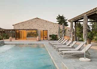 La Cura Luxury yoga retreat in Spain